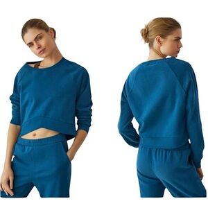 *NWT* BEYOND YOGA UPLIFT CROPPED PULLOVER BLUE GEM